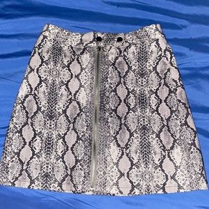 Snake skin pattern skirt , peach love brand!